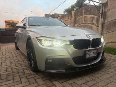 BMW 330i - Image 2