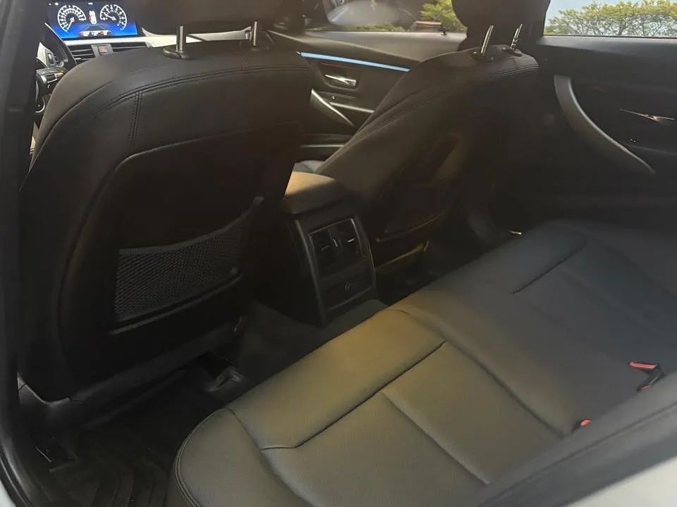 BMW 330i - Image 5