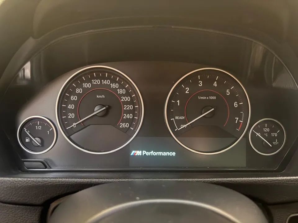 BMW 330i - Image 6
