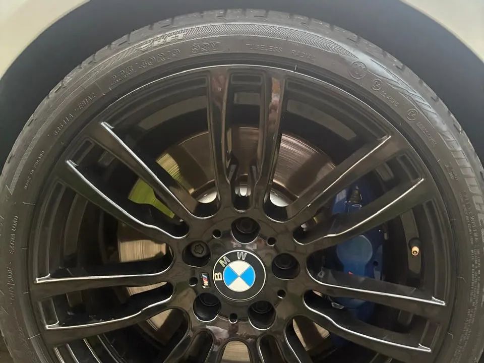 BMW 330i - Image 8