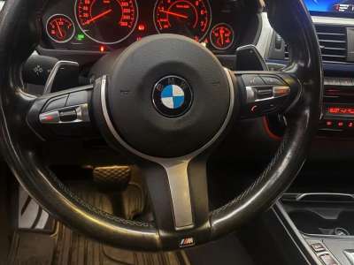 BMW 330i - Image 9