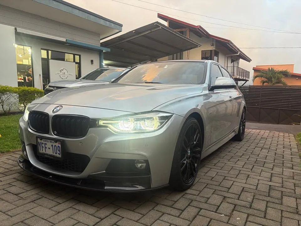 BMW 330i - Image 11