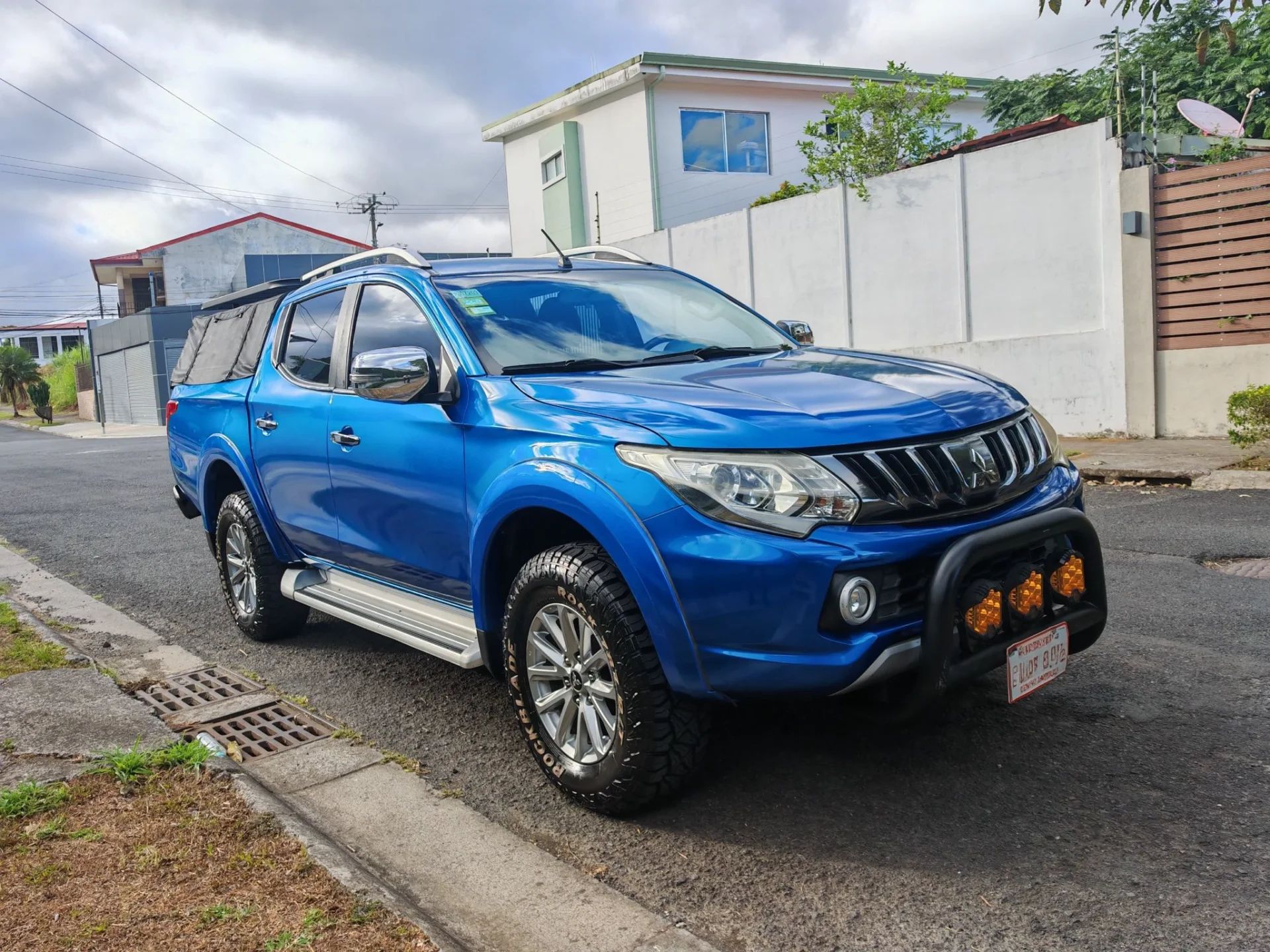 Mitsubishi L200 - Image 1