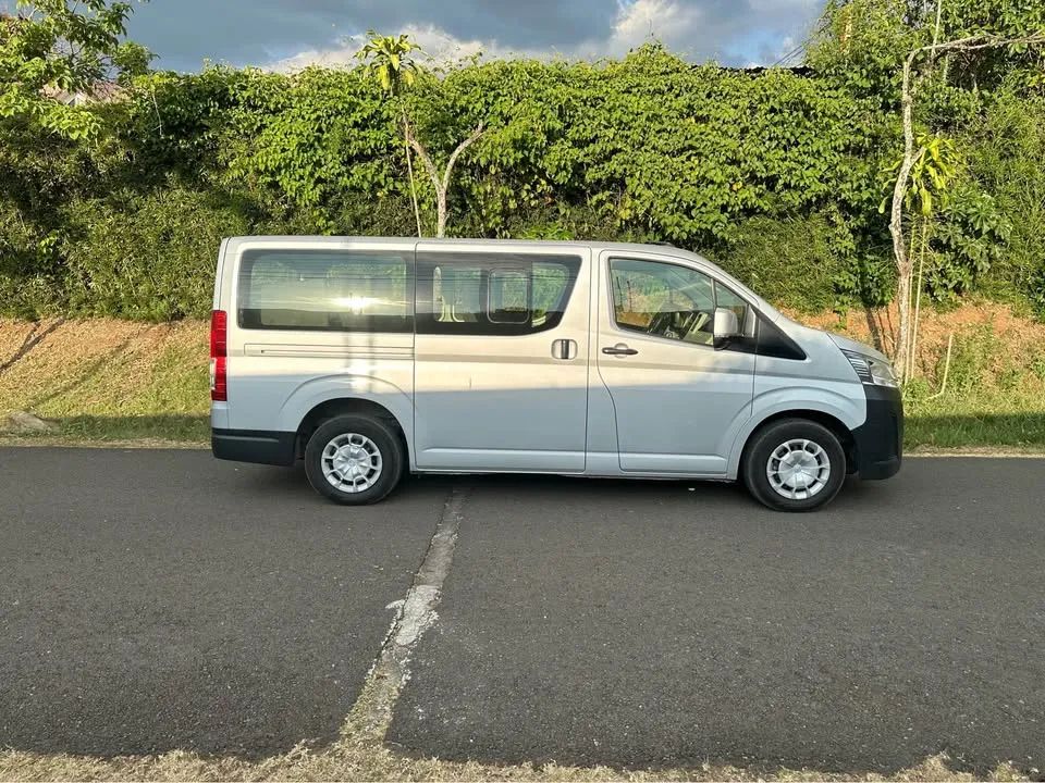 Toyota Hiace - Image 2
