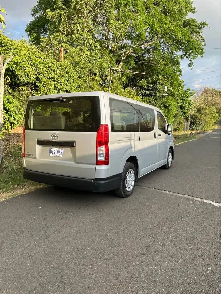Toyota Hiace - Image 9