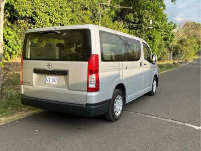 Toyota Hiace - Image 9