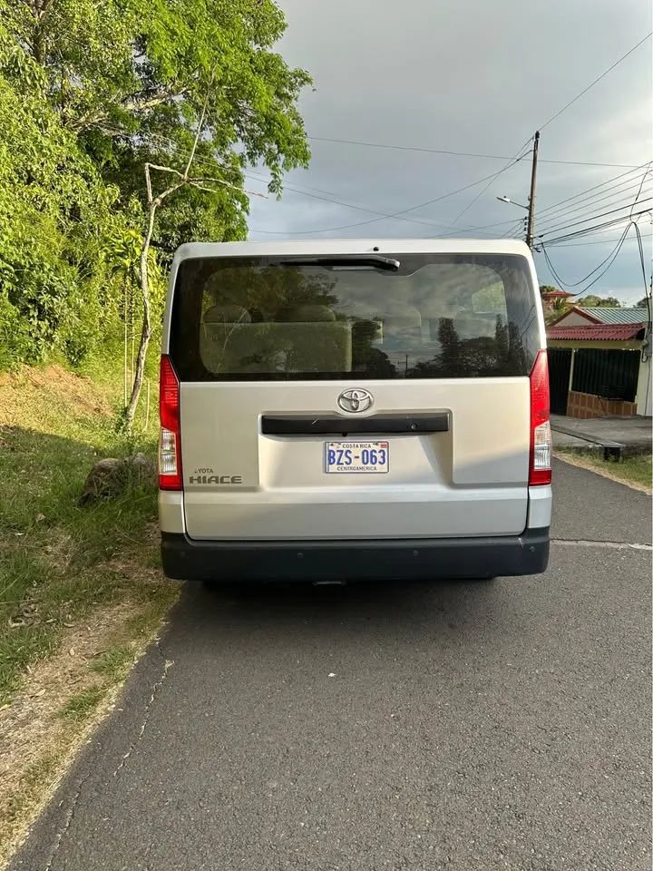 Toyota Hiace - Image 10