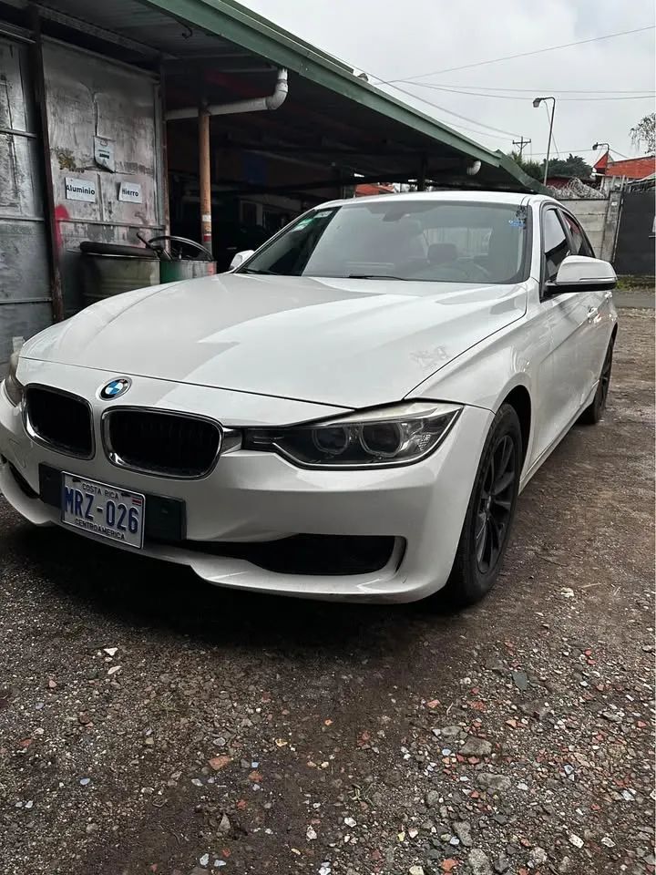 BMW 320i - Image 1