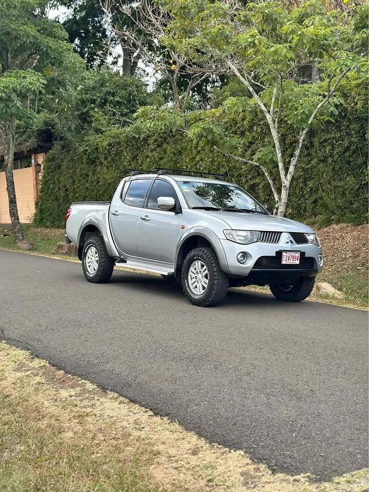 2010 Mitsubishi L200