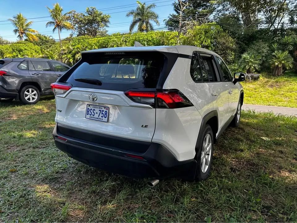 Toyota RAV4 - Image 2