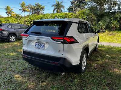 Toyota RAV4 - Image 2