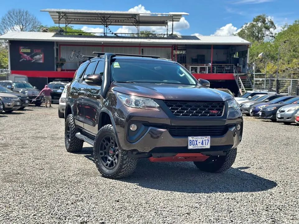 Toyota Fortuner - Image 1