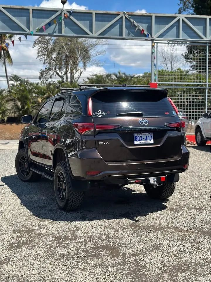 Toyota Fortuner - Image 7