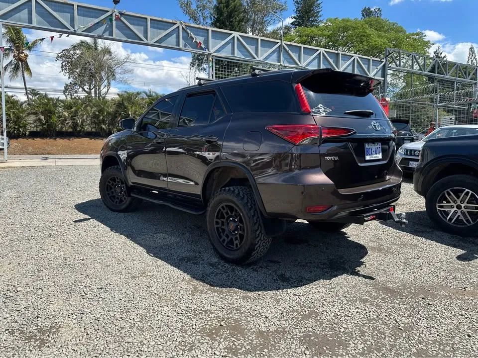 Toyota Fortuner - Image 8