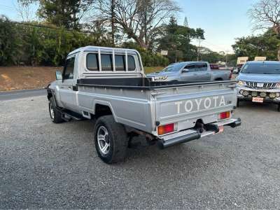 Toyota Land Cruiser - Image 6