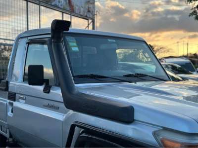 Toyota Land Cruiser - Image 7