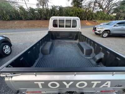 Toyota Land Cruiser - Image 8