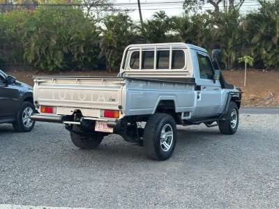 Toyota Land Cruiser - Image 10
