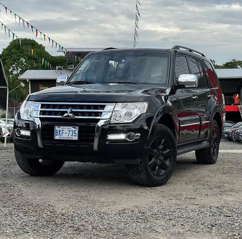 Mitsubishi Montero GLS - Image 2