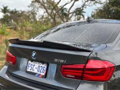 BMW 318i - Image 8
