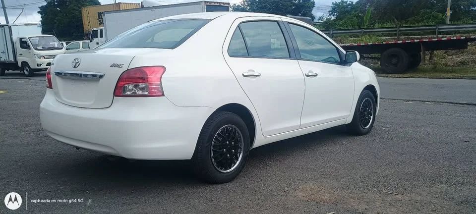 Toyota Yaris - Image 2