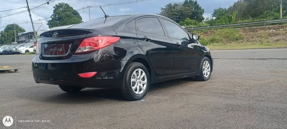 Hyundai Accent - Image 3