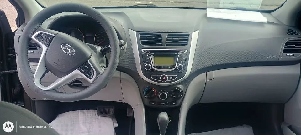 Hyundai Accent - Image 4