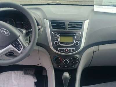 Hyundai Accent - Image 4