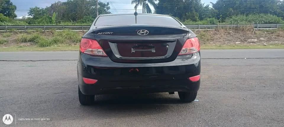 Hyundai Accent - Image 2