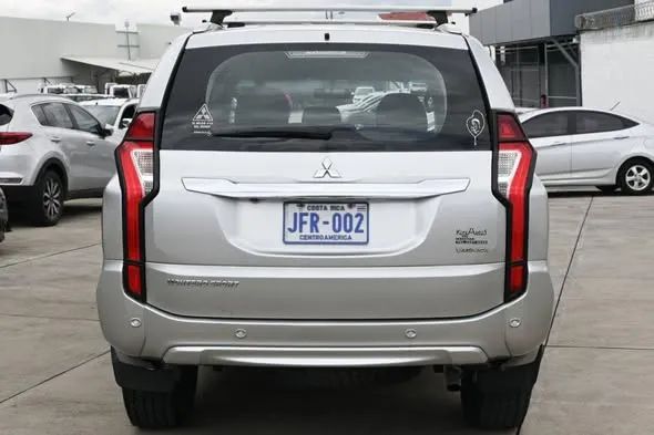 Mitsubishi Montero Sport - Image 4