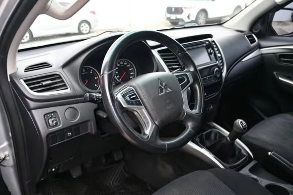 Mitsubishi Montero Sport - Image 5