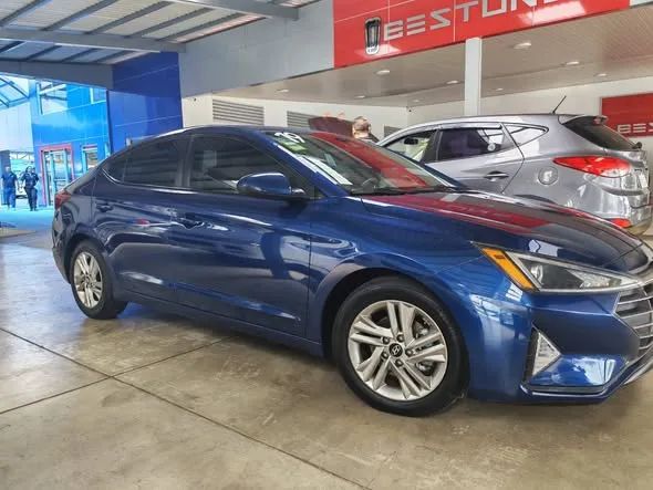 Hyundai Elantra - Image 2