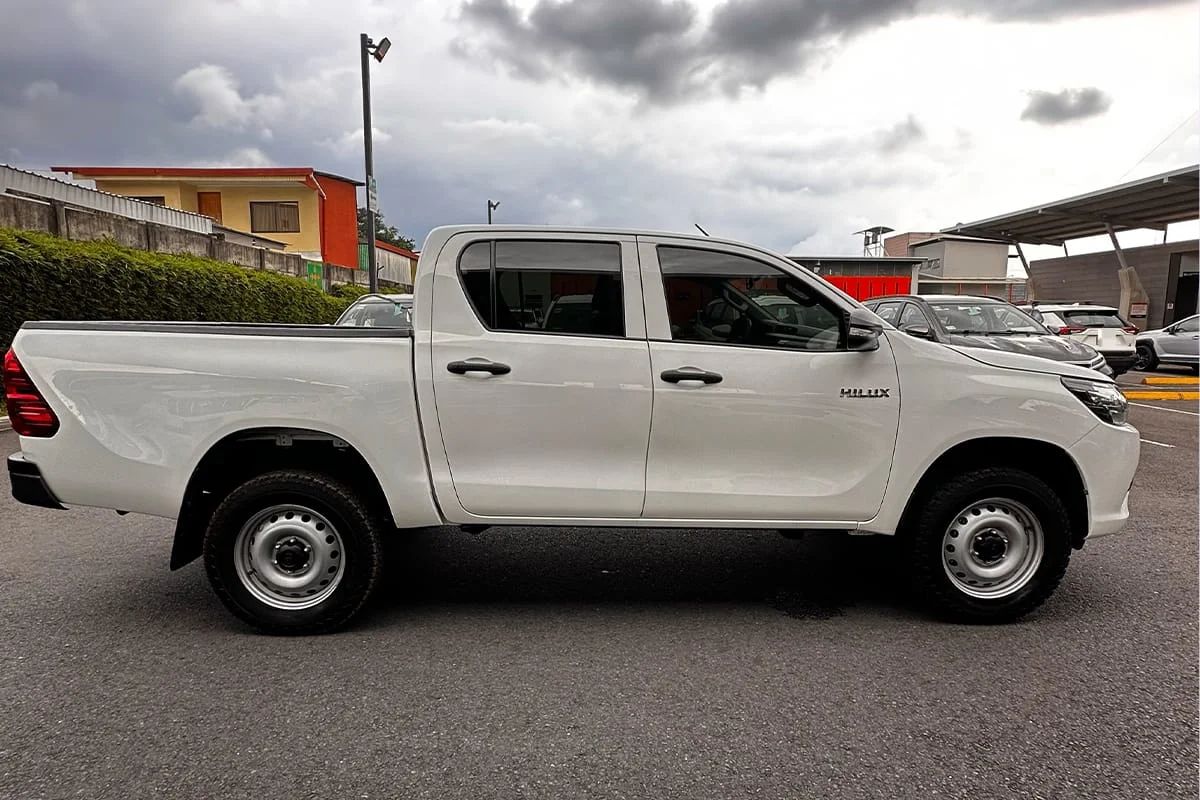 Toyota Hilux - Image 3