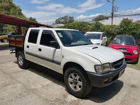 Isuzu KB Doble cabina - Image 2
