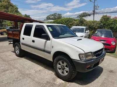 Isuzu KB Doble cabina - Image 2