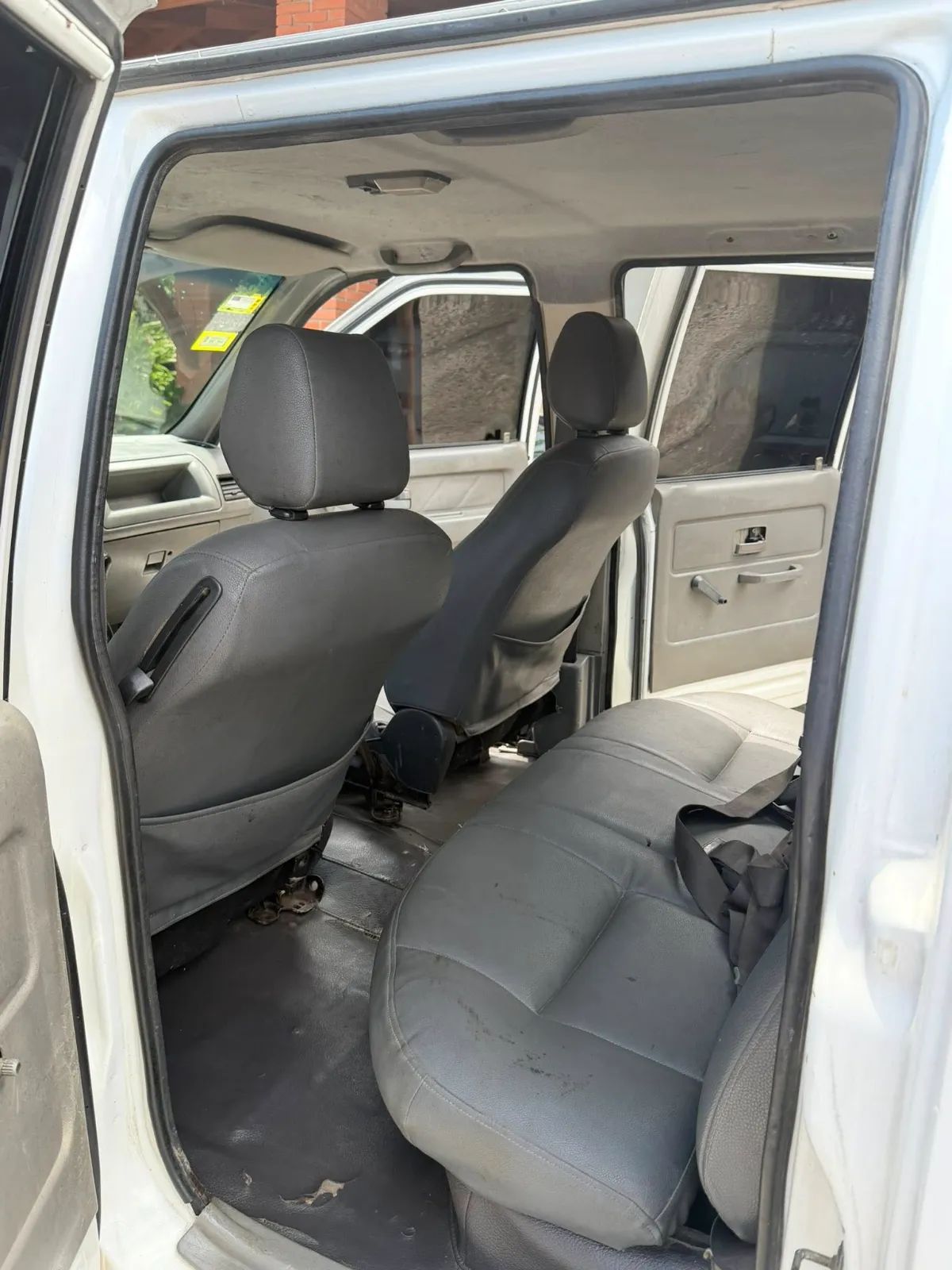 Isuzu KB Doble cabina - Image 5