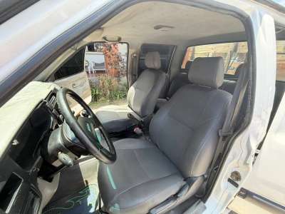 Isuzu KB Doble cabina - Image 8