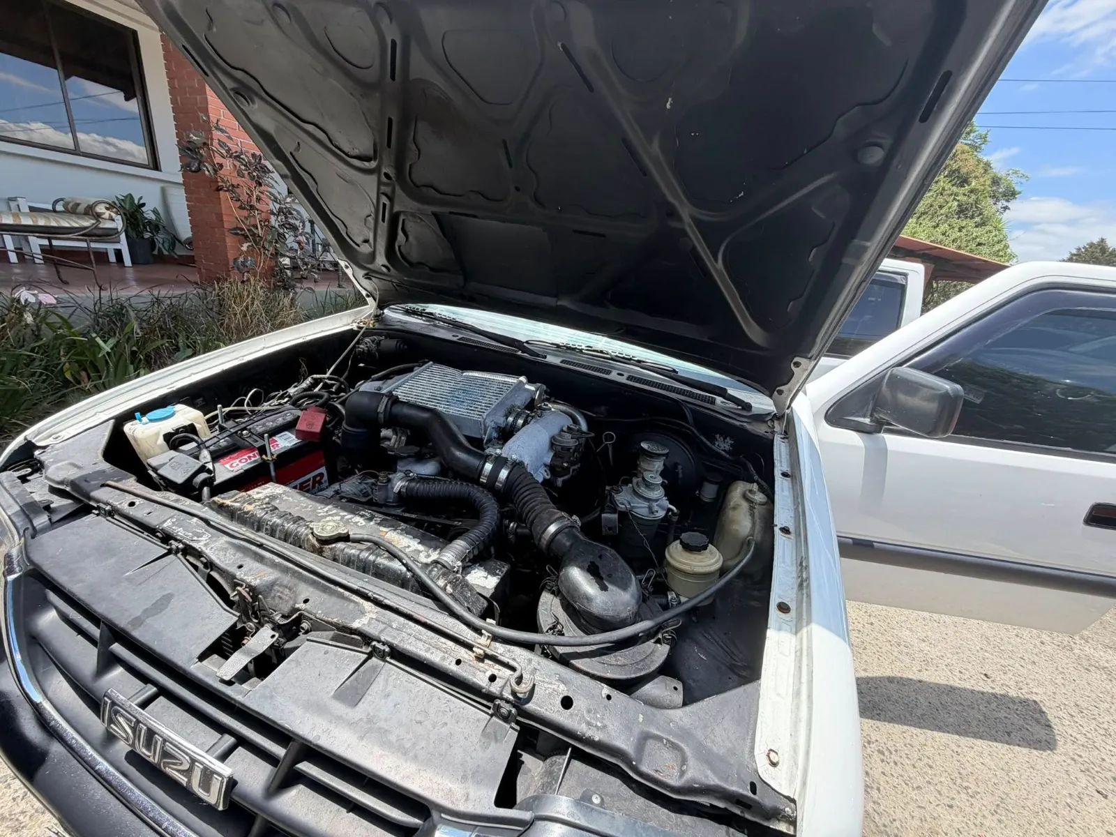 Isuzu KB Doble cabina - Image 9