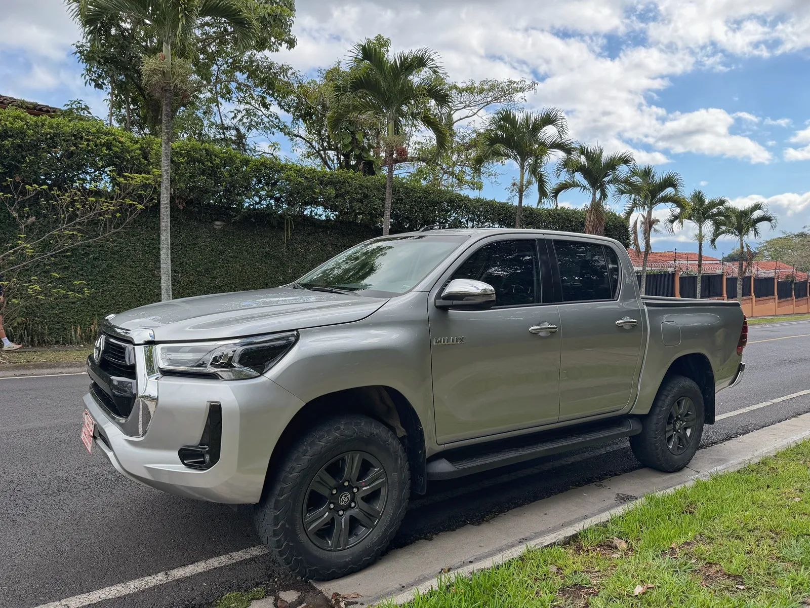 Toyota Hilux SRV - Image 1