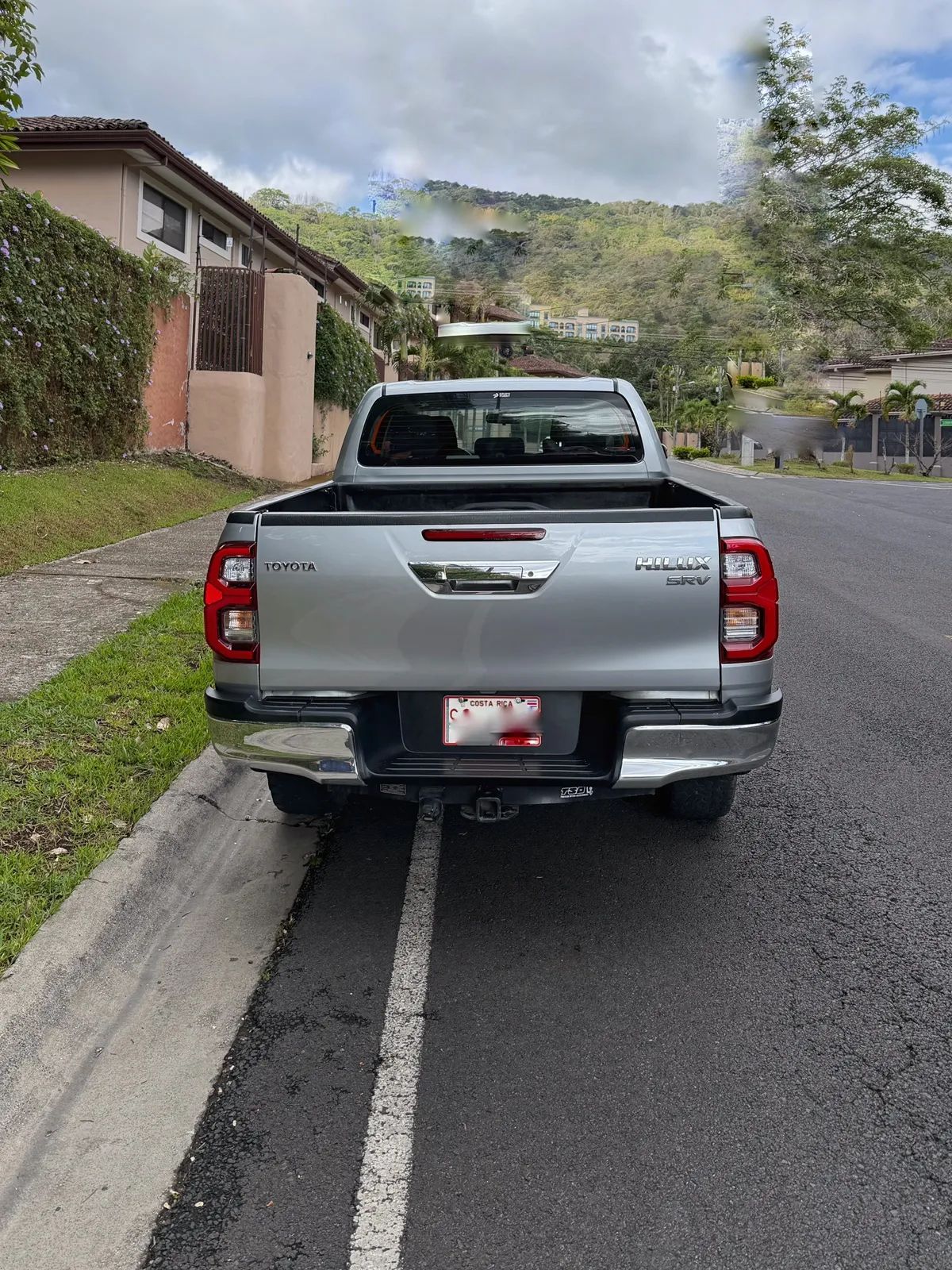 Toyota Hilux SRV - Image 3