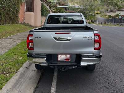 Toyota Hilux SRV - Image 3
