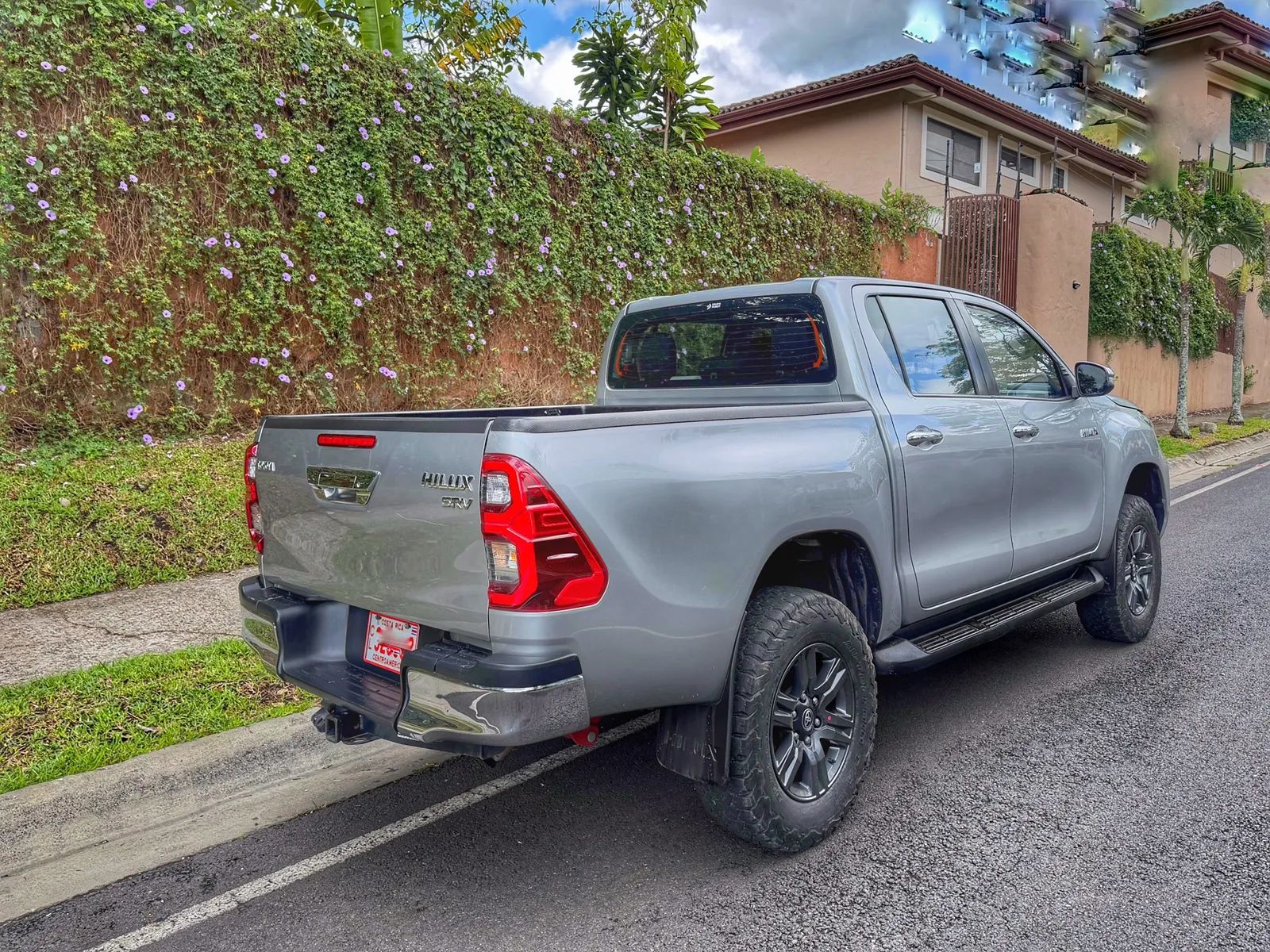 Toyota Hilux SRV - Image 4