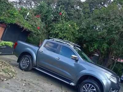 Nissan Frontier LE - Image 1