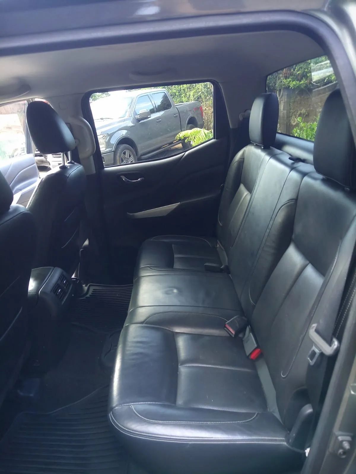 Nissan Frontier LE - Image 7