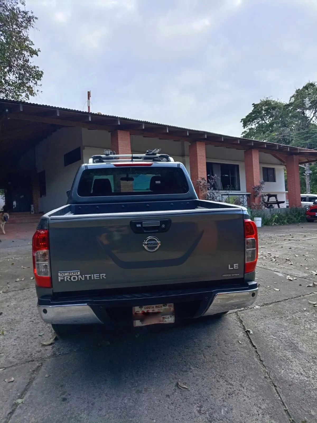 Nissan Frontier LE - Image 9