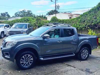 Nissan Frontier LE - Image 10