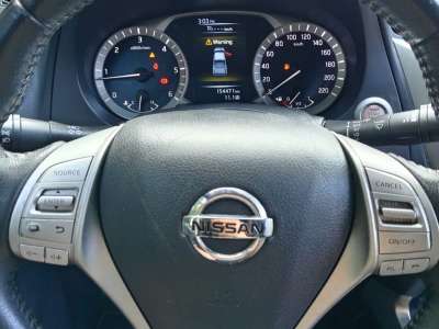 Nissan Frontier LE - Image 11