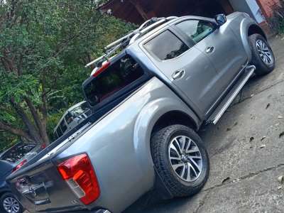 Nissan Frontier LE - Image 13