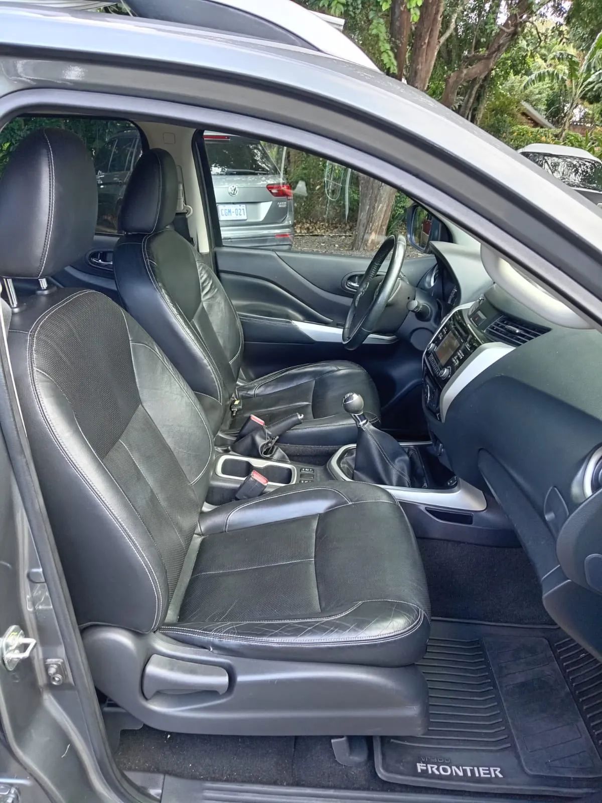 Nissan Frontier LE - Image 14