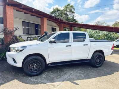 Toyota Hilux - Image 1